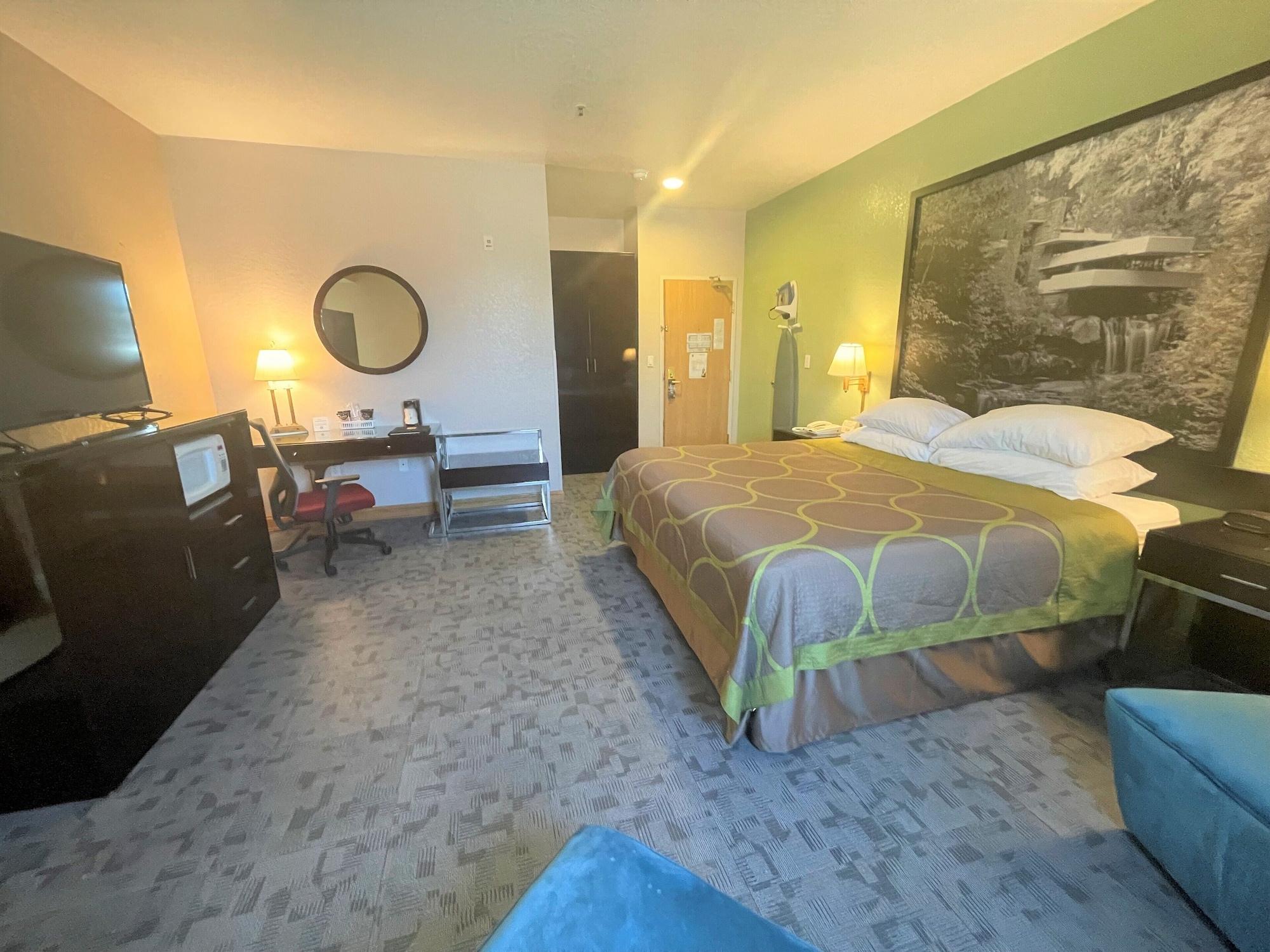 Super 8 By Wyndham Uniontown Pa Hotel Bagian luar foto