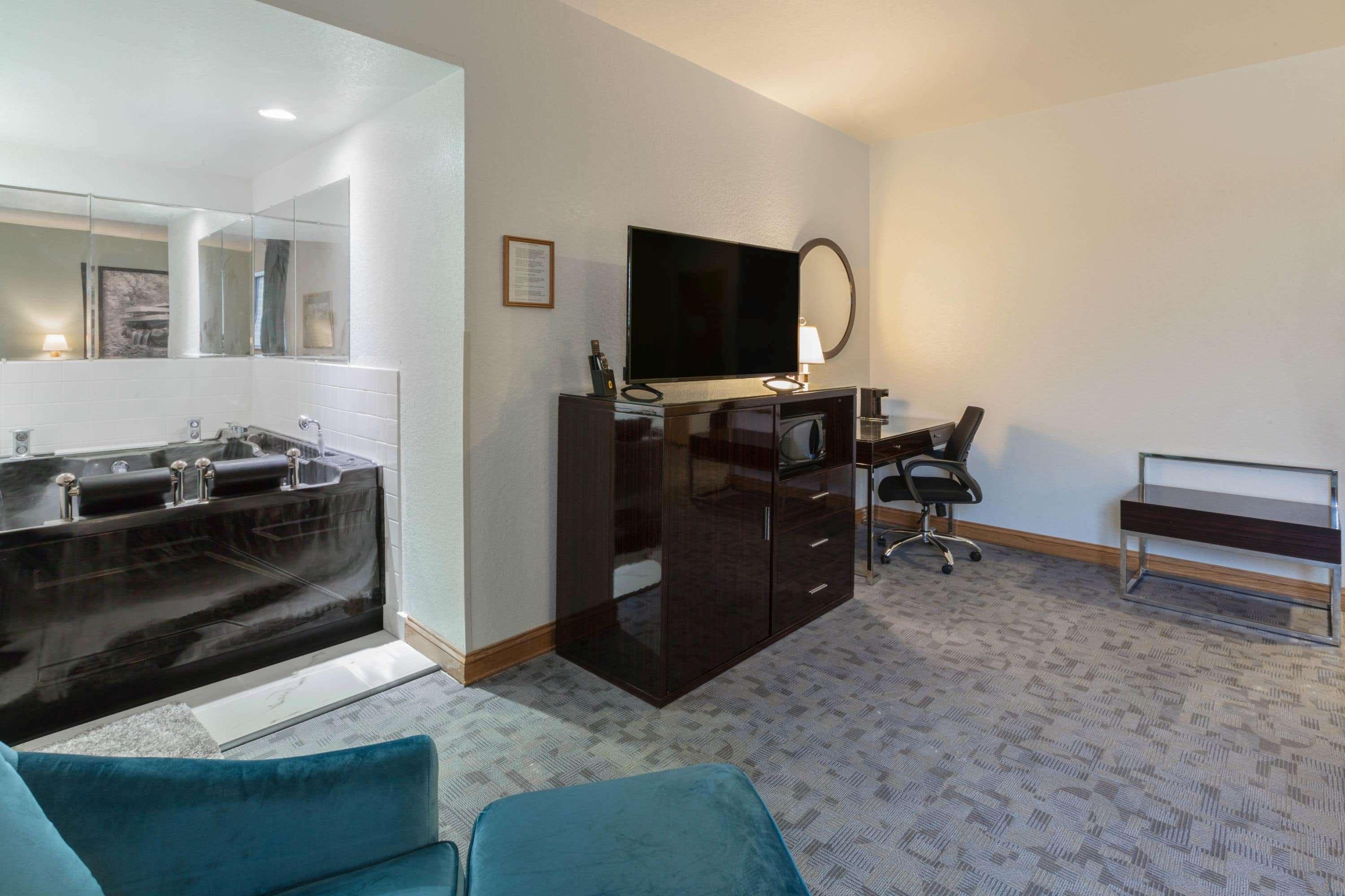 Super 8 By Wyndham Uniontown Pa Hotel Bagian luar foto