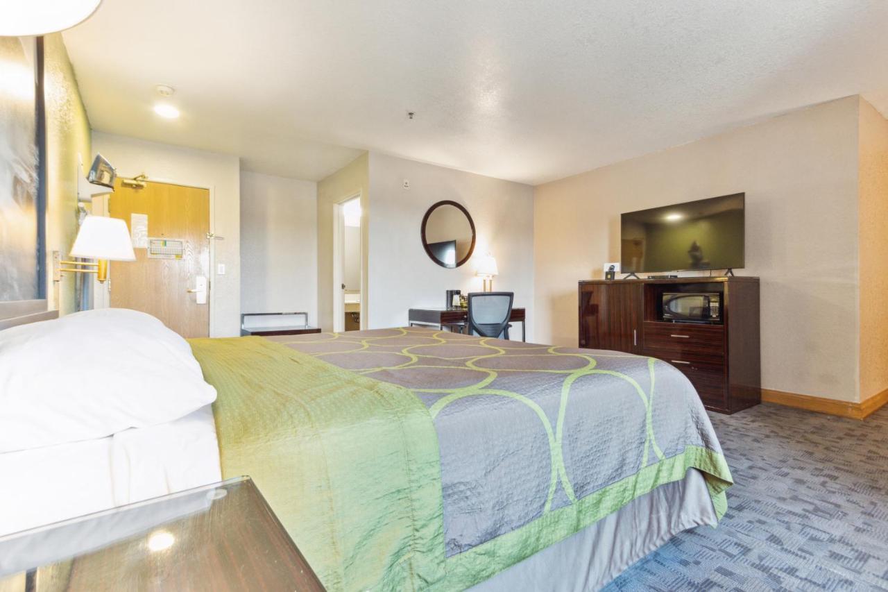 Super 8 By Wyndham Uniontown Pa Hotel Bagian luar foto