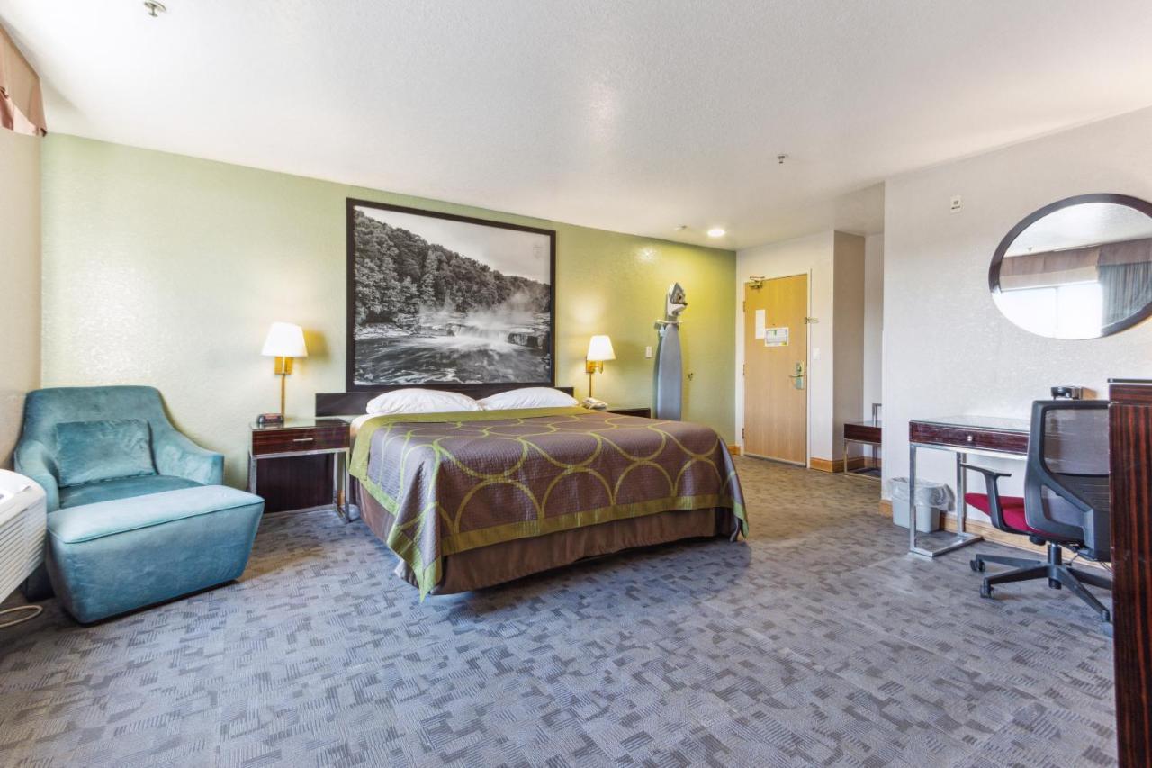 Super 8 By Wyndham Uniontown Pa Hotel Bagian luar foto
