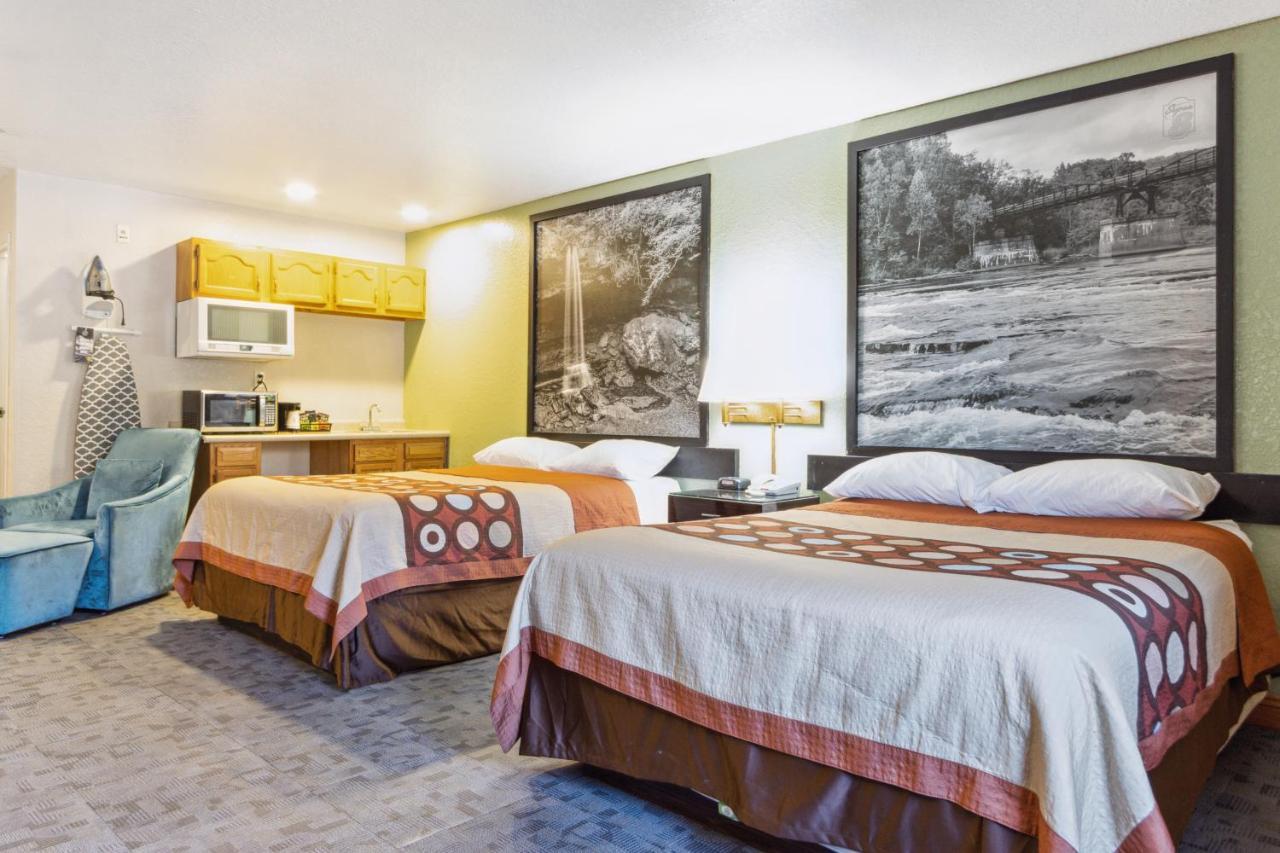 Super 8 By Wyndham Uniontown Pa Hotel Bagian luar foto