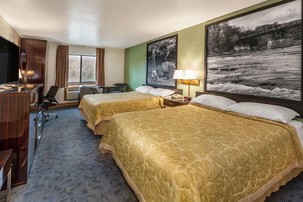 Super 8 By Wyndham Uniontown Pa Hotel Bagian luar foto