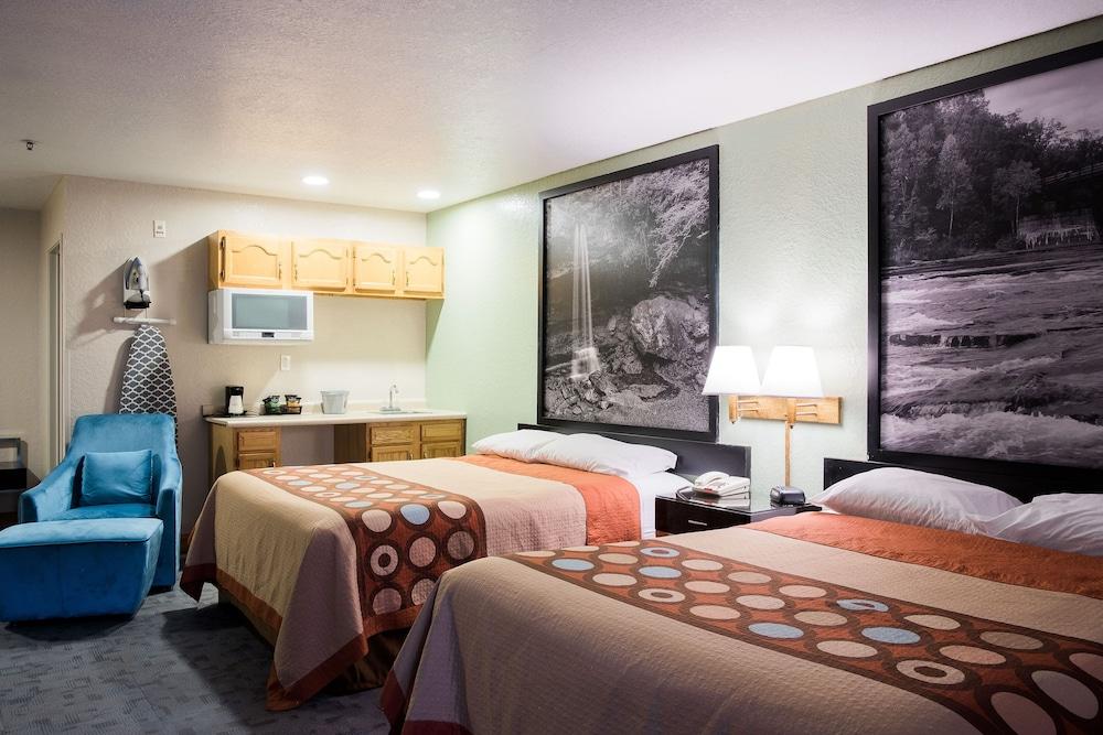 Super 8 By Wyndham Uniontown Pa Hotel Bagian luar foto