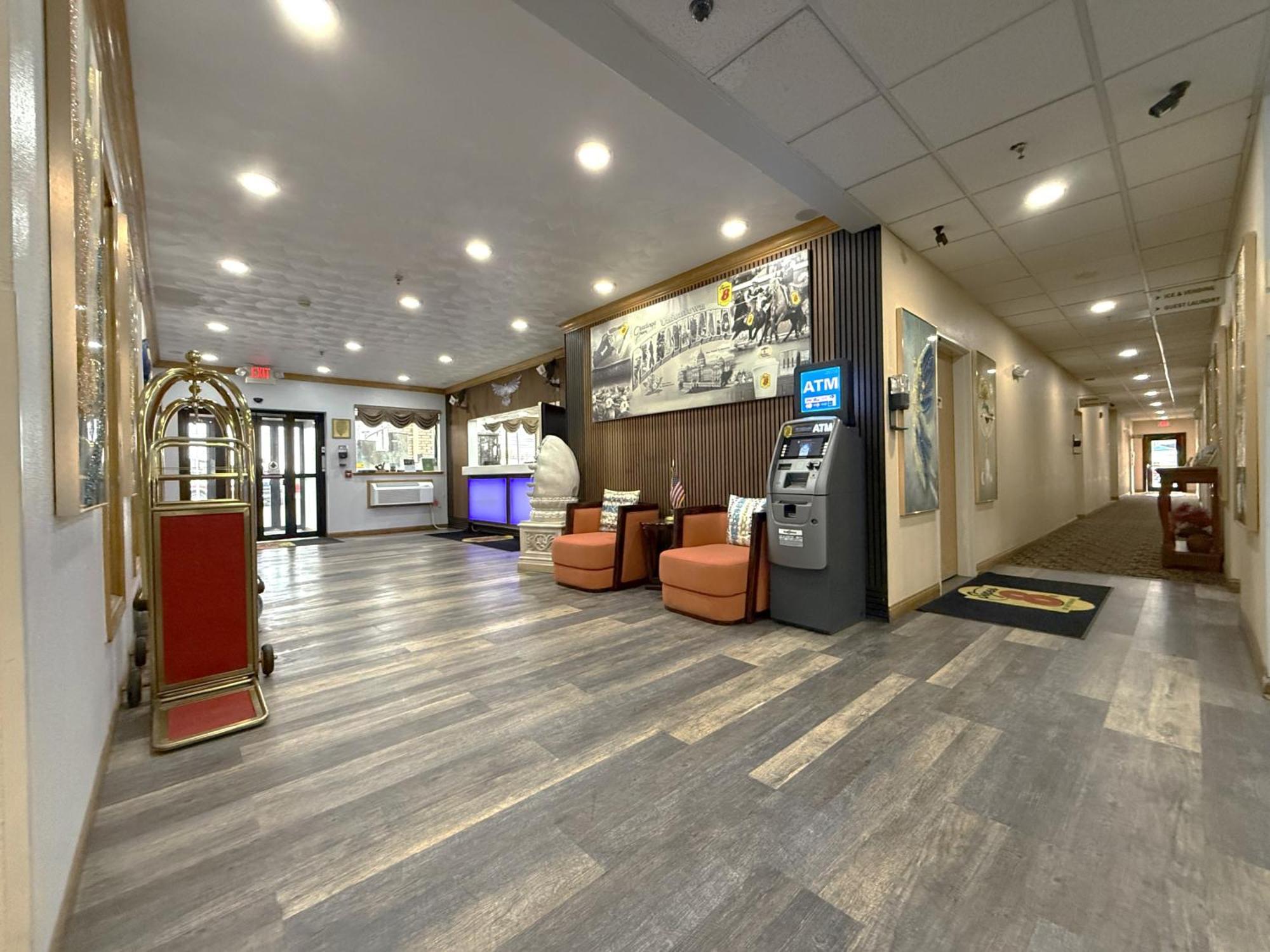 Super 8 By Wyndham Uniontown Pa Hotel Bagian luar foto