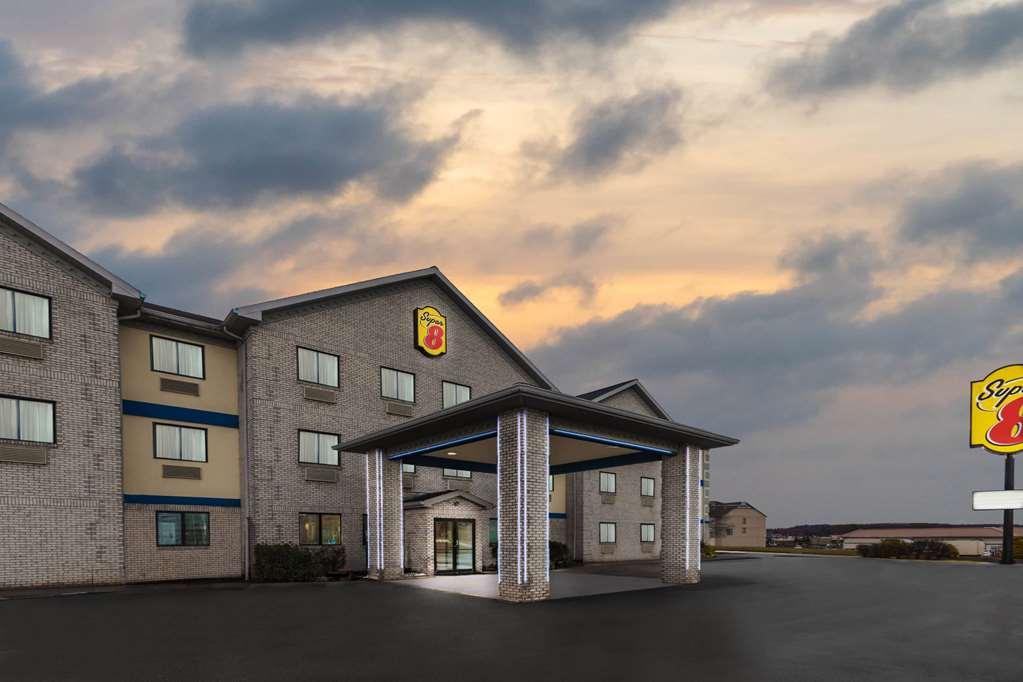 Super 8 By Wyndham Uniontown Pa Hotel Bagian luar foto
