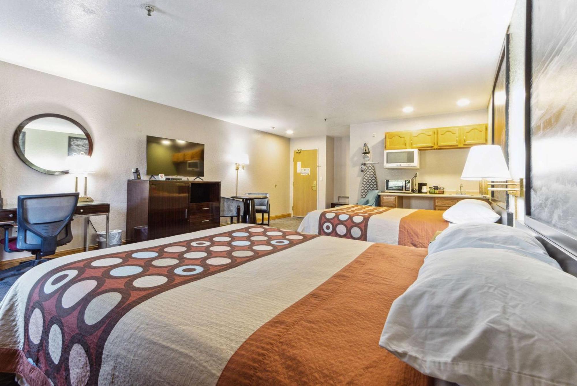 Super 8 By Wyndham Uniontown Pa Hotel Bagian luar foto