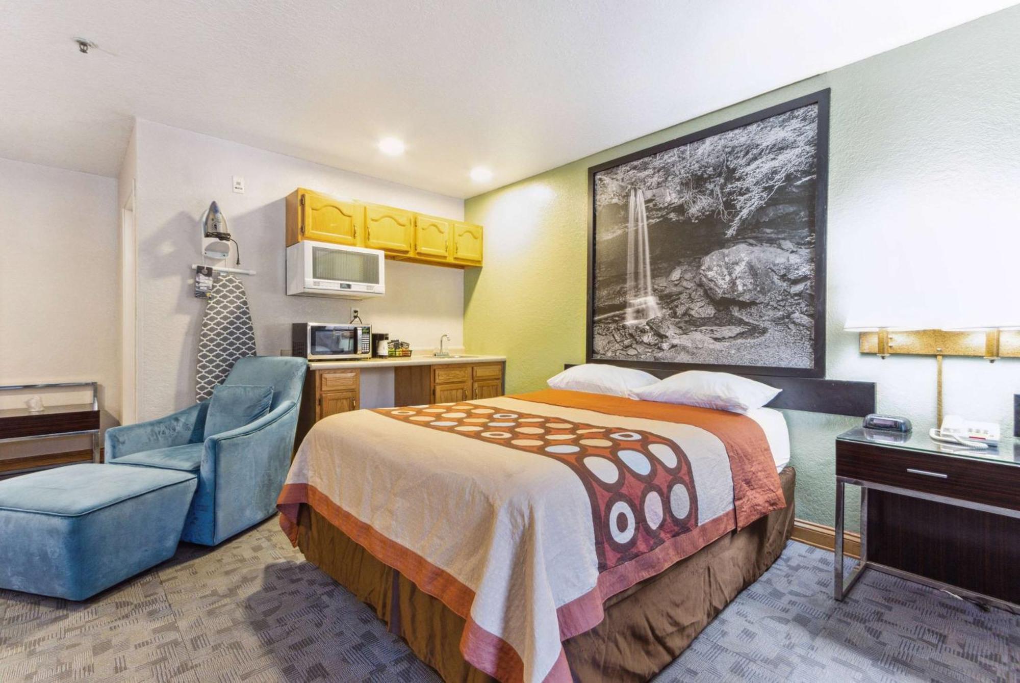 Super 8 By Wyndham Uniontown Pa Hotel Bagian luar foto