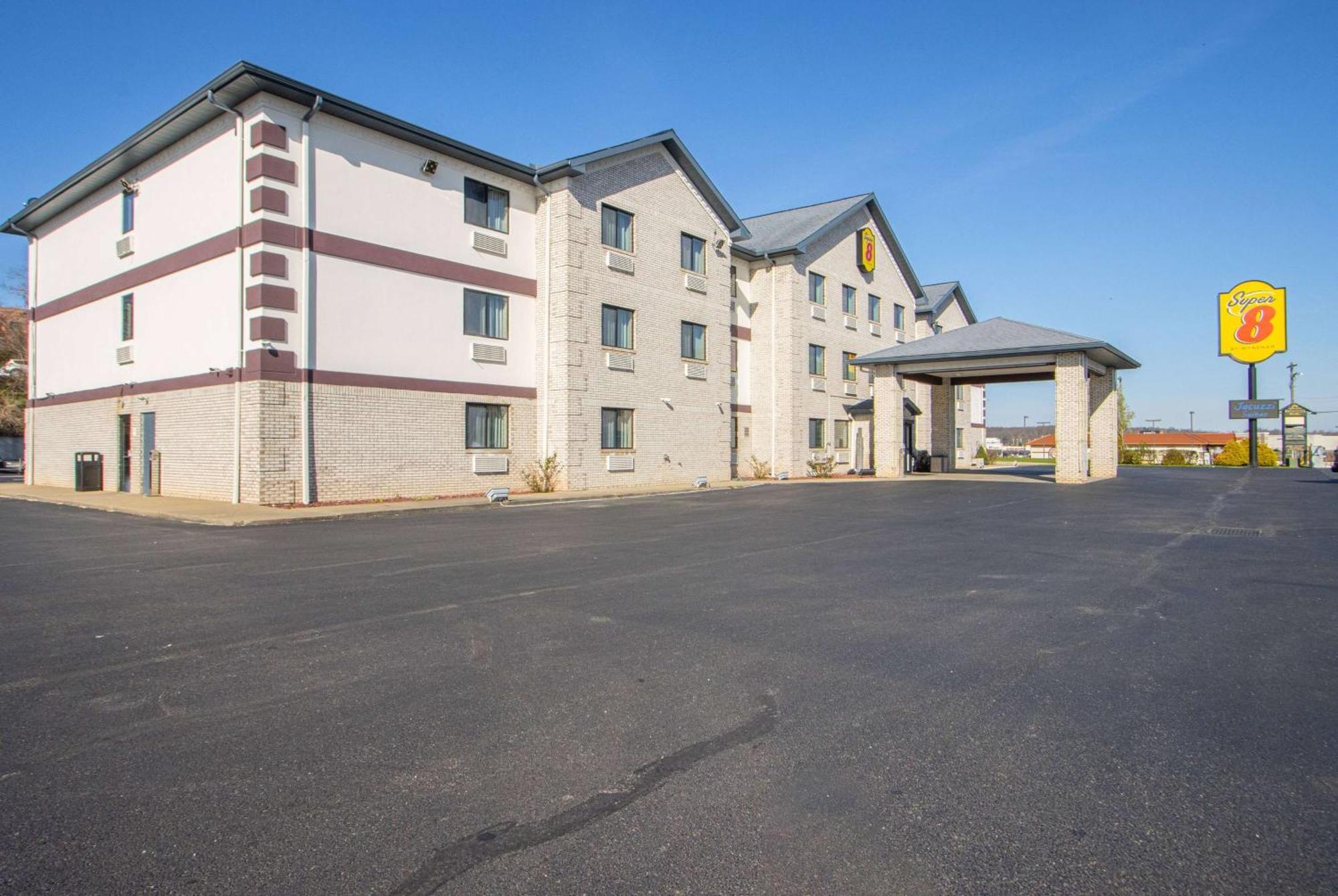 Super 8 By Wyndham Uniontown Pa Hotel Bagian luar foto