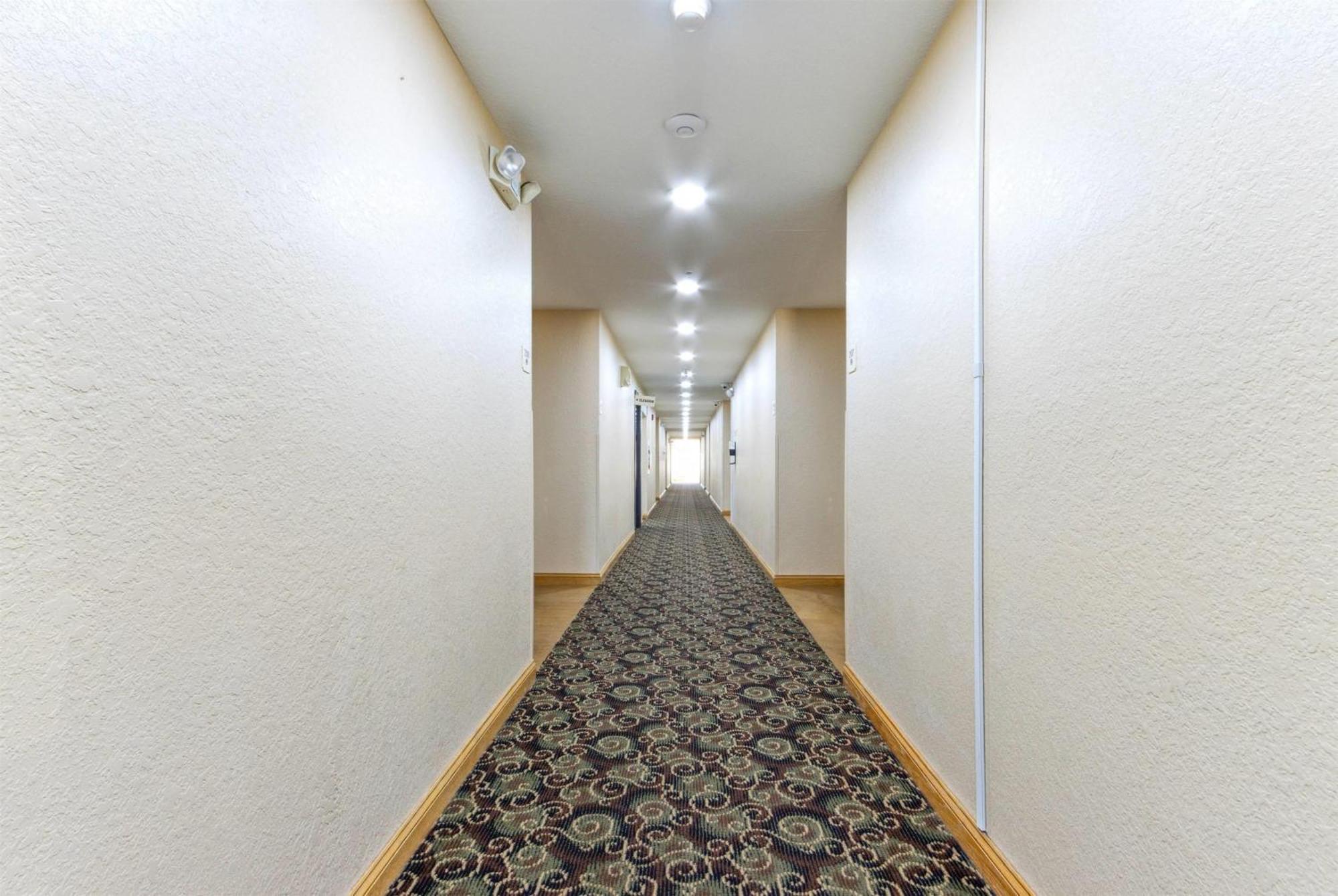 Super 8 By Wyndham Uniontown Pa Hotel Bagian luar foto