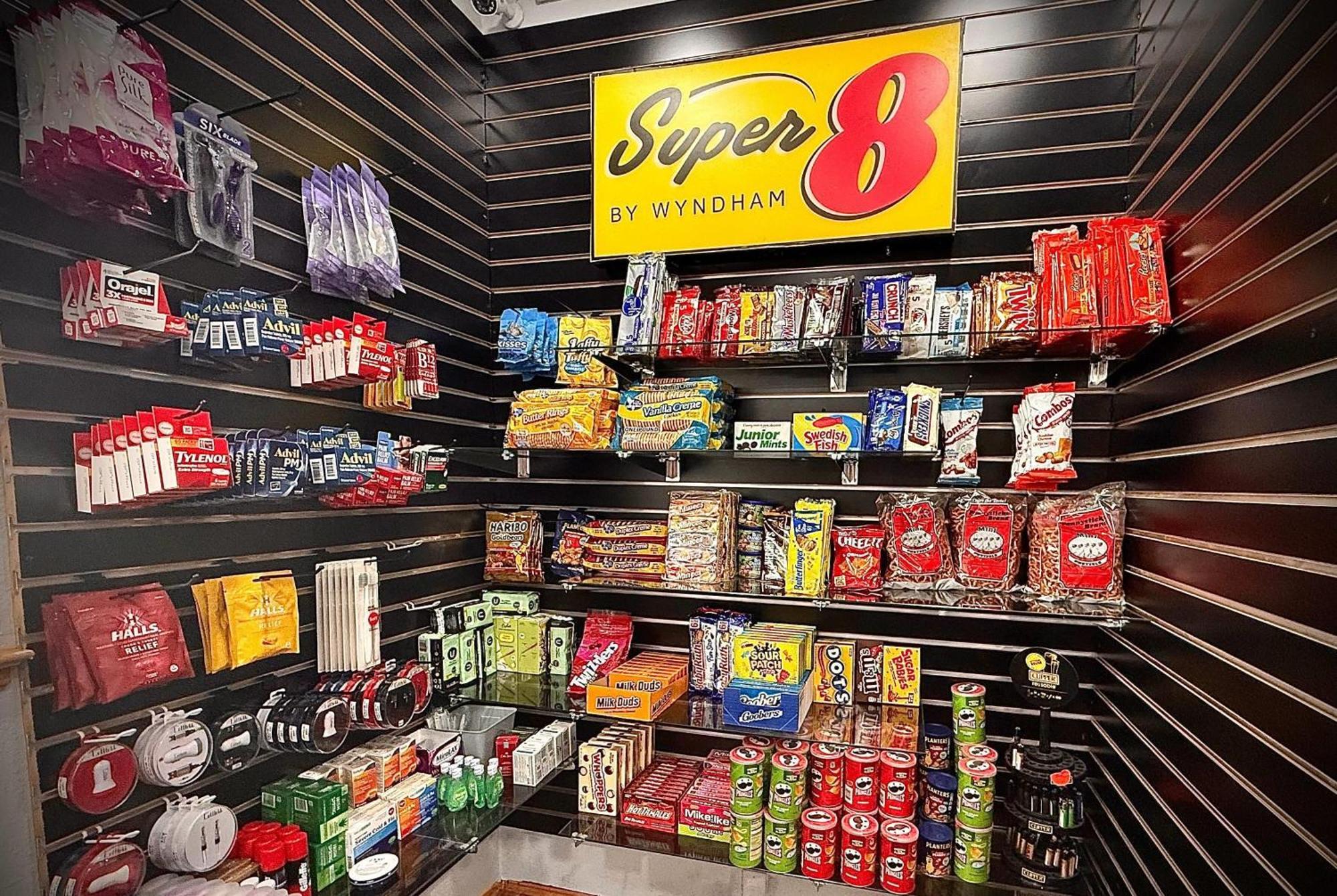 Super 8 By Wyndham Uniontown Pa Hotel Bagian luar foto
