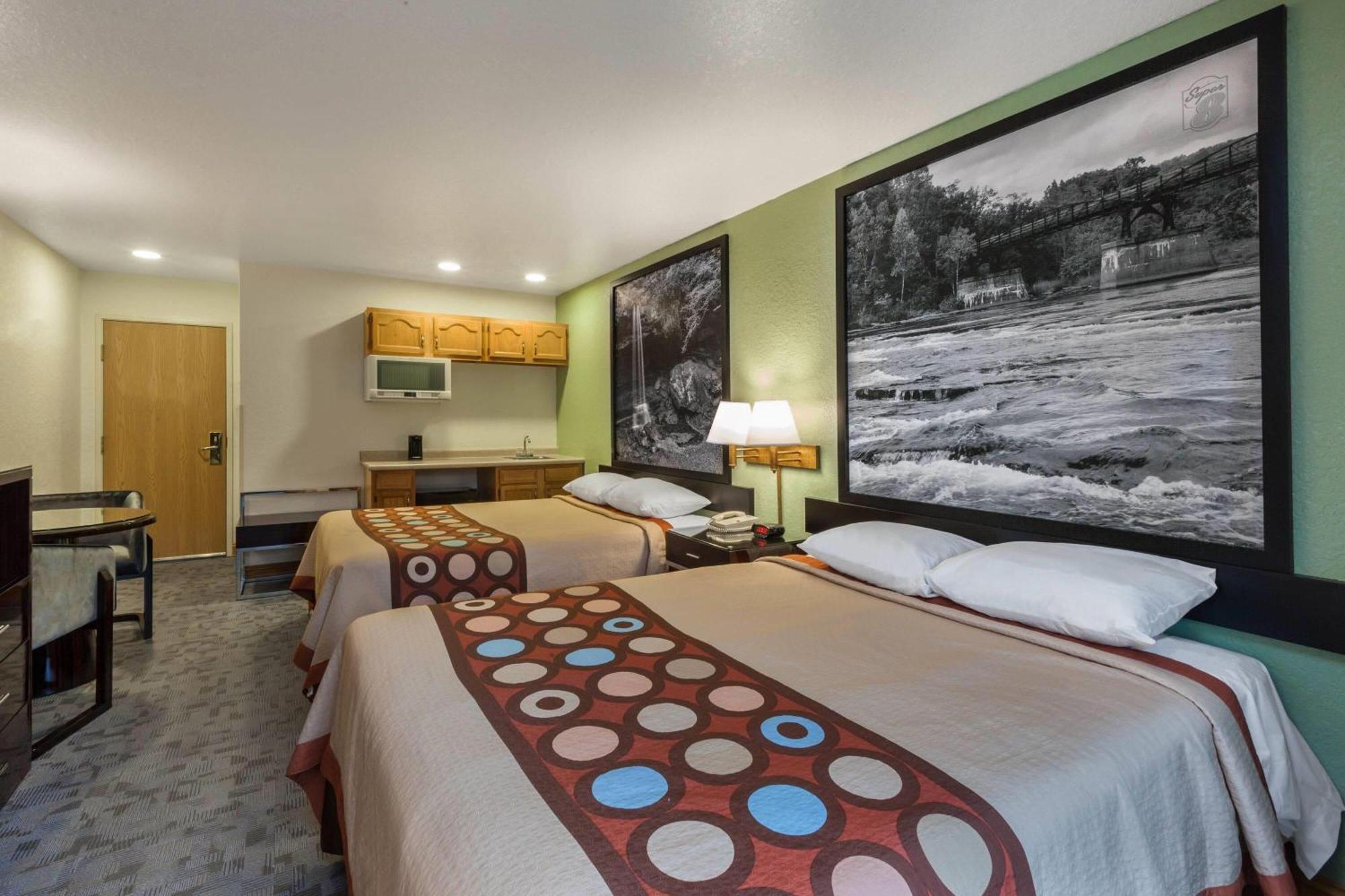 Super 8 By Wyndham Uniontown Pa Hotel Bagian luar foto