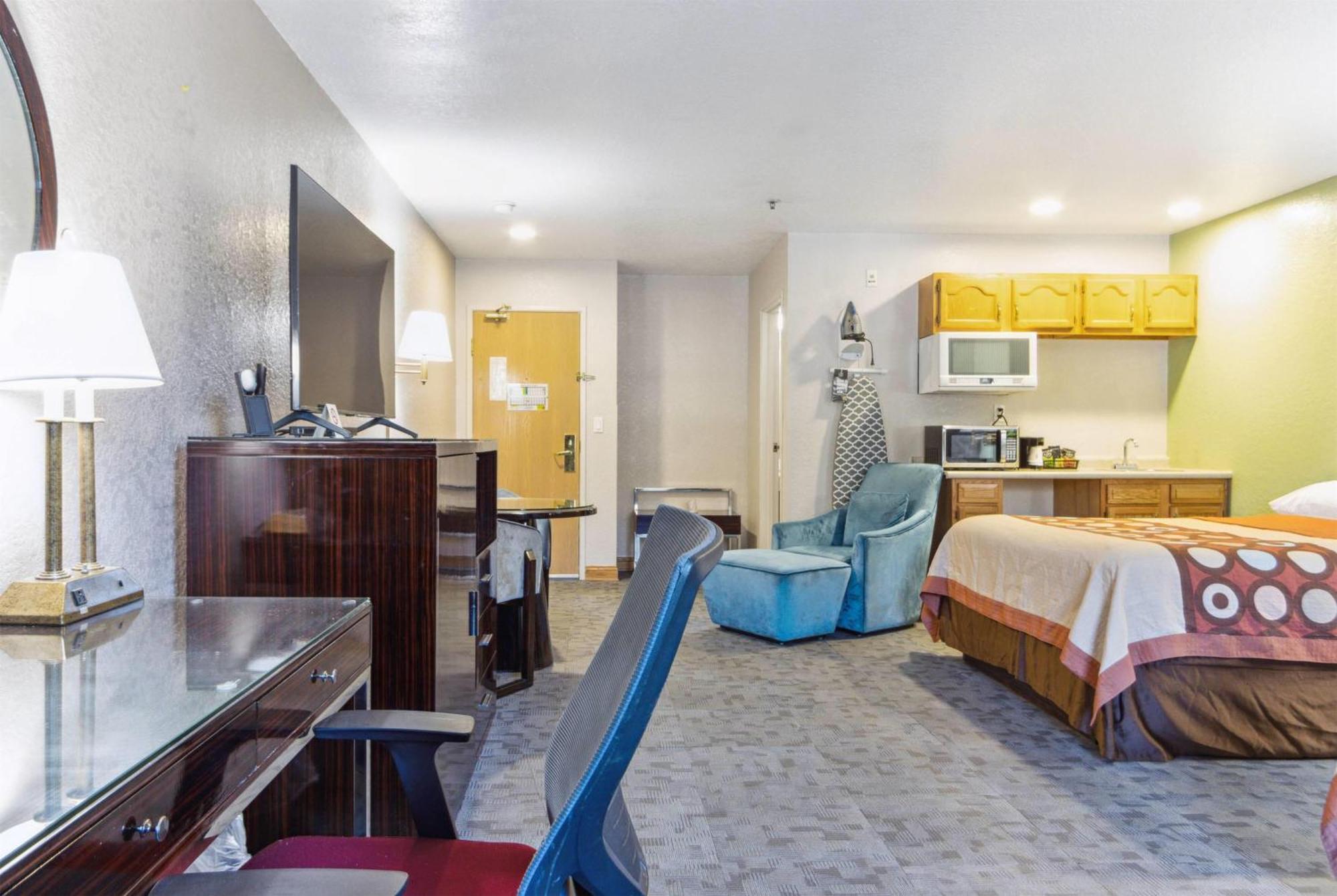 Super 8 By Wyndham Uniontown Pa Hotel Bagian luar foto