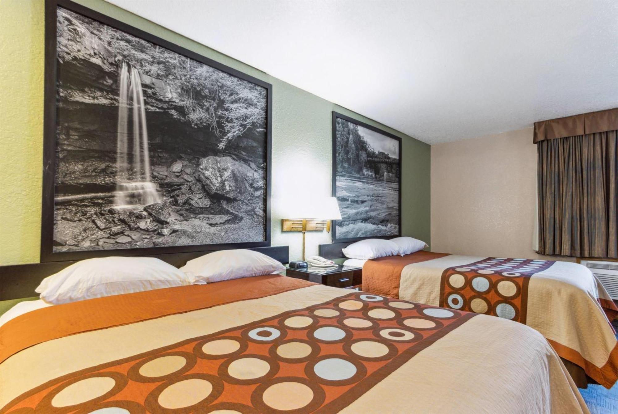 Super 8 By Wyndham Uniontown Pa Hotel Bagian luar foto