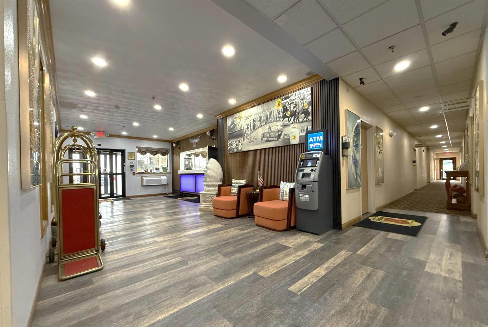 Super 8 By Wyndham Uniontown Pa Hotel Bagian luar foto